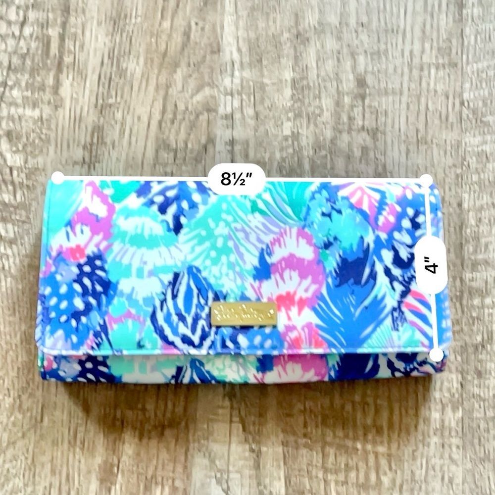Lilly Pulitzer wallet travel organizer pocket for passport documents credit card